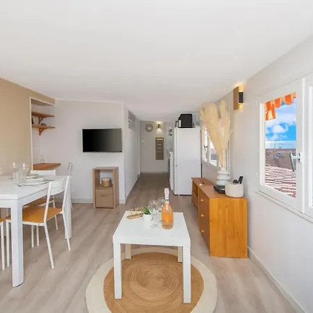 Joli Confort Dans La Vieille Apartment