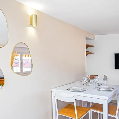 Joli Confort Dans La Vieille Apartment