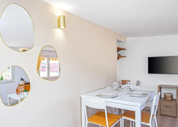 Joli Confort Dans La Vieille Apartment